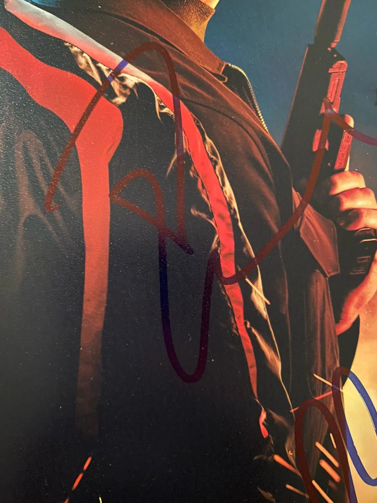 Ryan Gosling, Chris Evans — Ryan Gosling Chris Evans Duel Signed Autographed Photo The Gray Man With COA, изображение 2