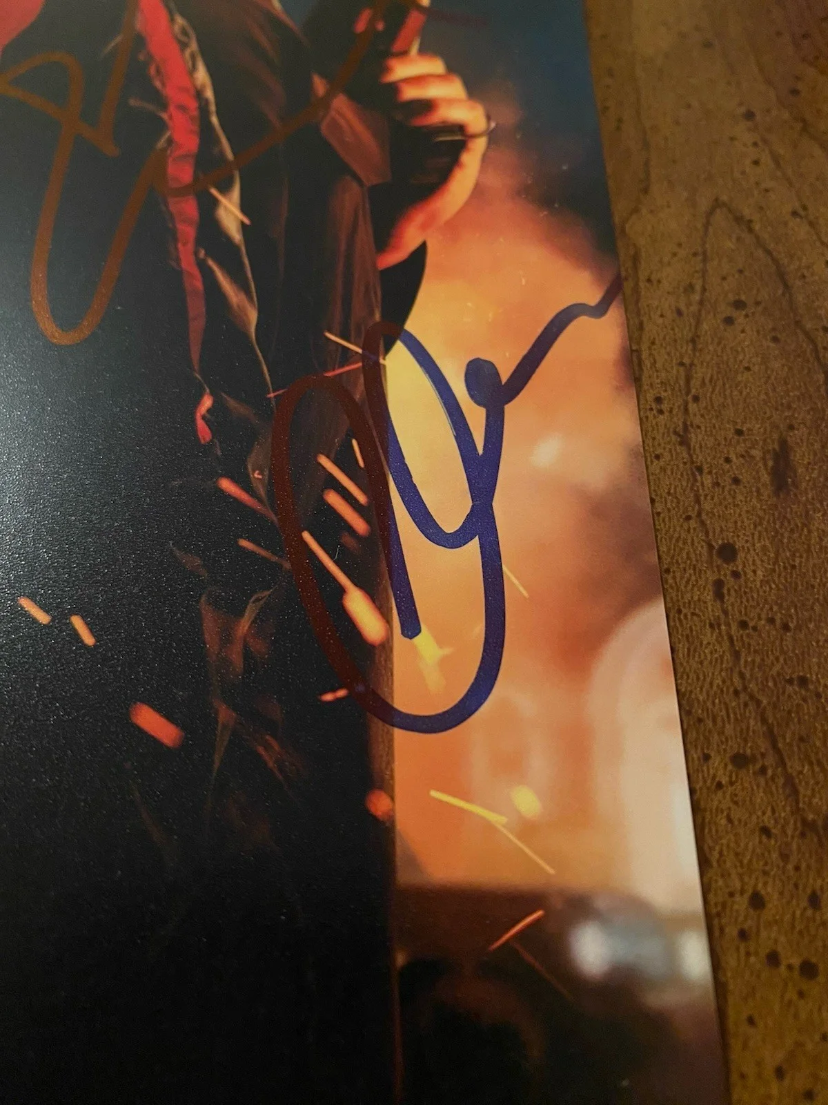 Ryan Gosling, Chris Evans — Ryan Gosling Chris Evans Duel Signed Autographed Photo The Gray Man With COA, изображение 4