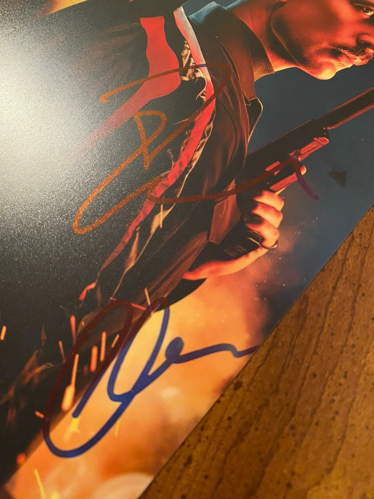 Ryan Gosling, Chris Evans — Ryan Gosling Chris Evans Duel Signed Autographed Photo The Gray Man With COA, изображение 5