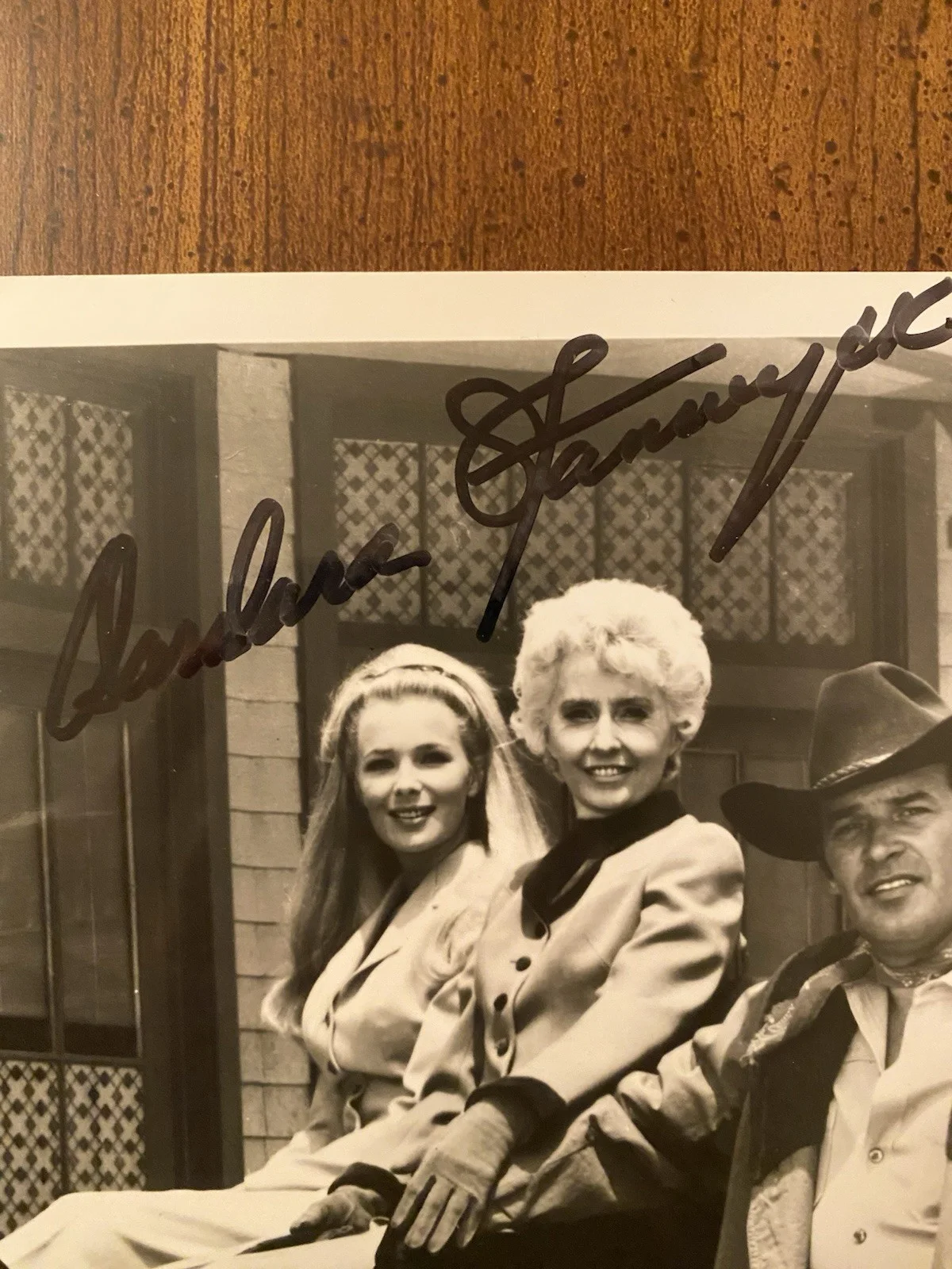 Barbara Stanwyck, Linda Evans — Barbara Stanwyck Linda Evans Signed Autographed The Big Valley Photo With COA, image 4