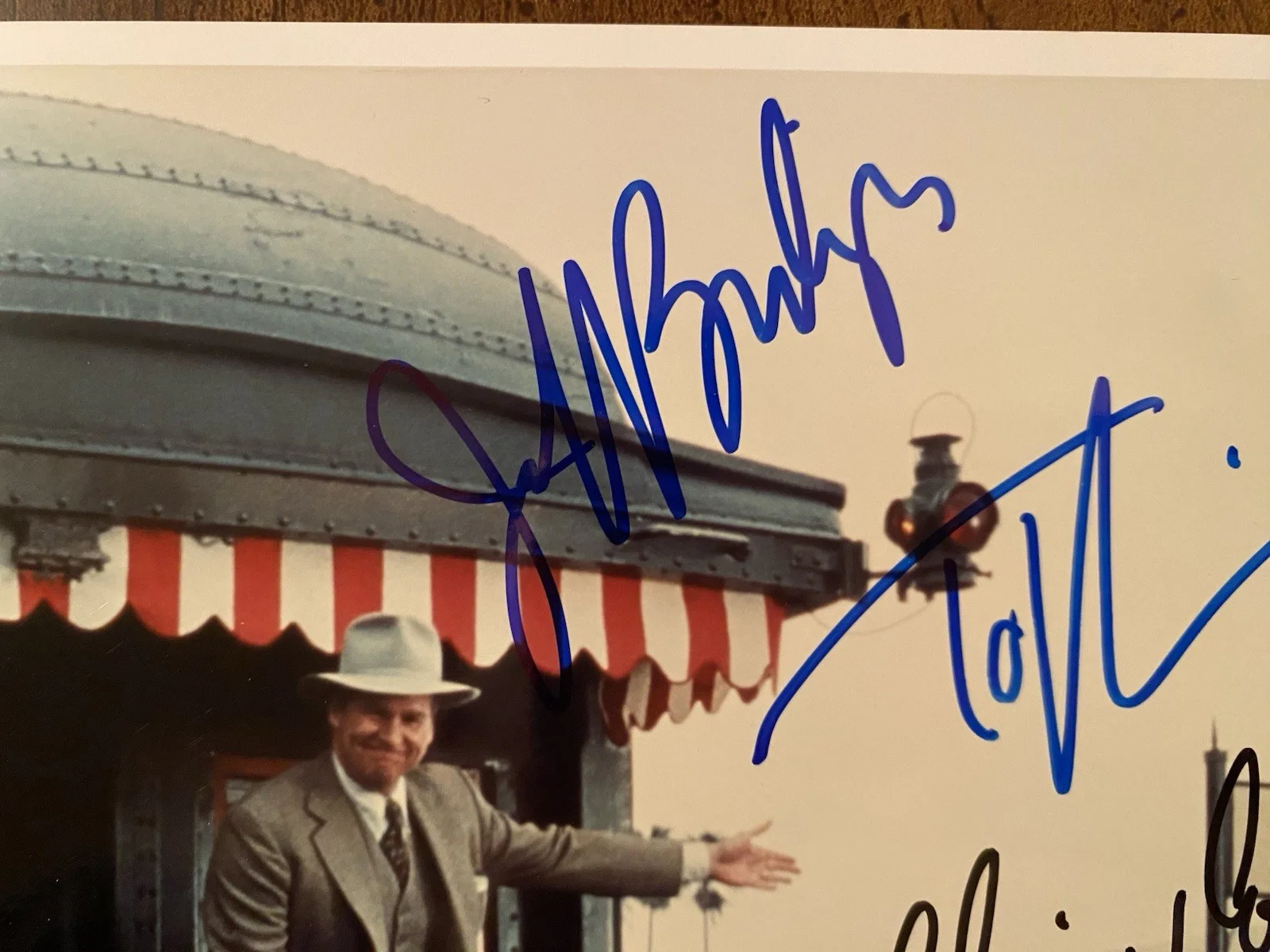 Tobey Maguire, Jeff Bridges, Chris Cooper — Seabiscuit Cast Signed Photo With COA Tobey Maguire Jeff Bridges Chris Cooper, image 2