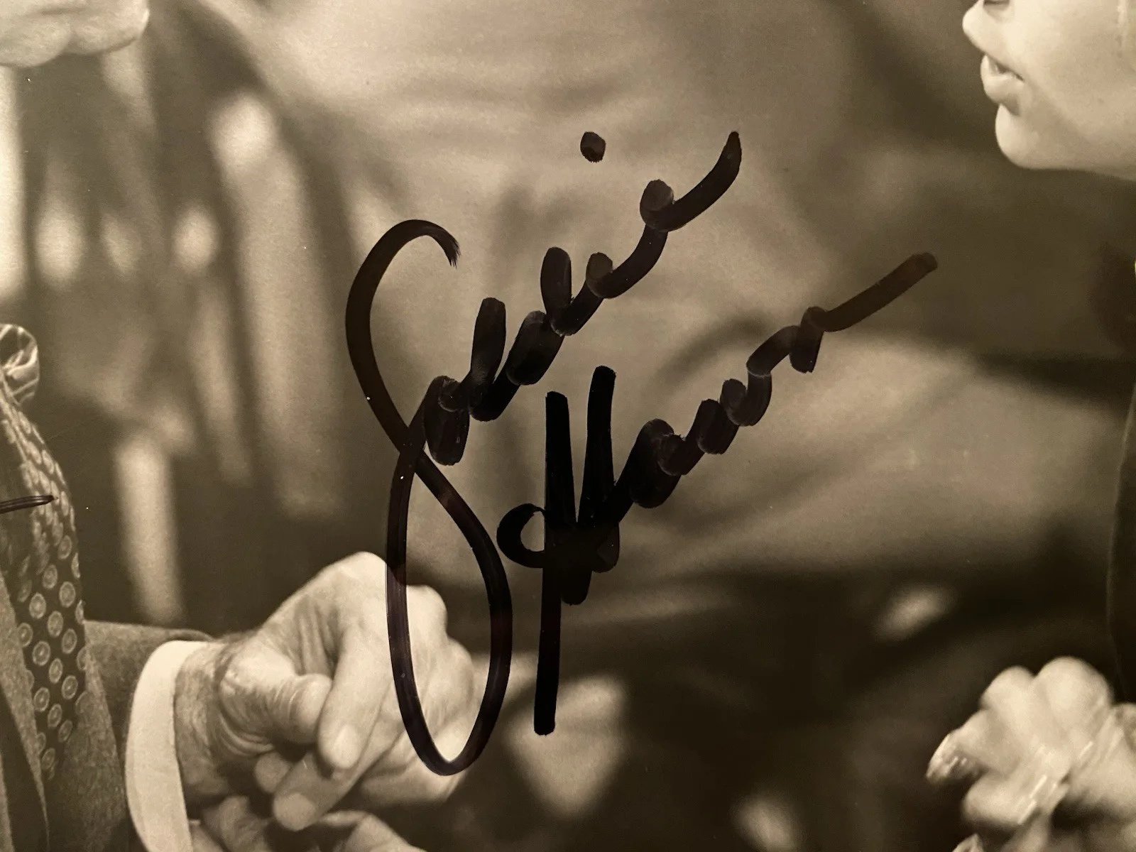 Goldie Hawn, Walter Matthau — Goldie Hawn Walter Matthau Signed Autographed Photo With COA Cactus Flower RARE, изображение 4