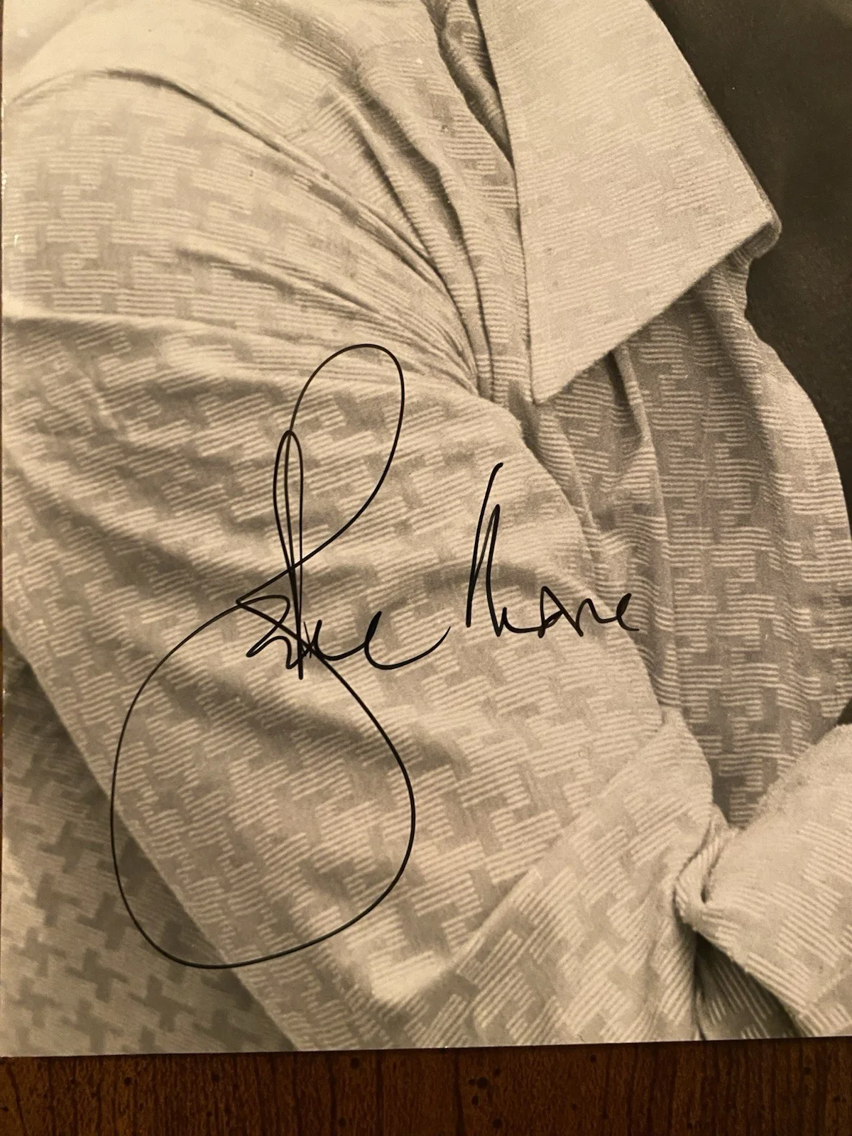 Roger Moore — Roger Moore James Bond 007 The Saint Signed Autographed Candid Photo With COA, изображение 2