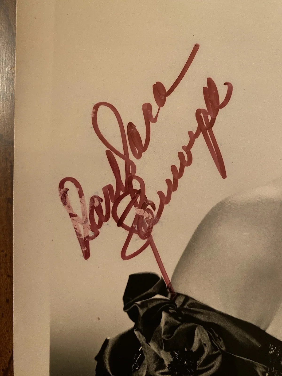 Barbara Stanwyck — Barbara Stanwyck Signed Autographed Vintage Photo w COA Christmas In Connecticut, изображение 2