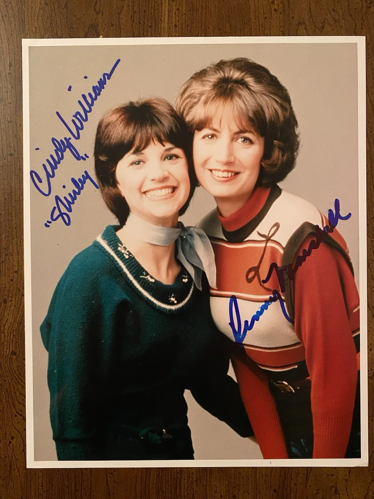 Penny Marshall, Cindy Williams — Penny Marshall Cindy Williams Signed Autographed Photo With COA Laverne Shirley