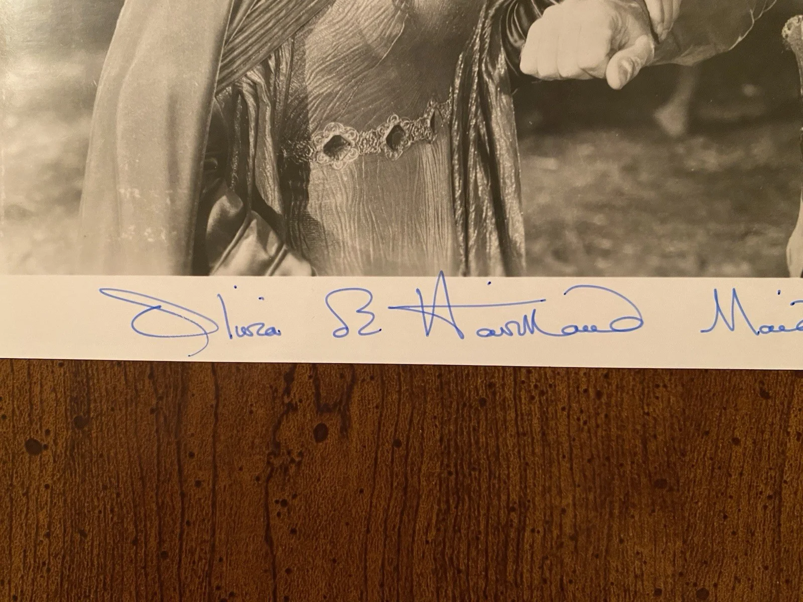 Olivia De Havilland — Olivia De Havilland Signed Autographed Photo With COA Adventures Of Robin Hood, изображение 2