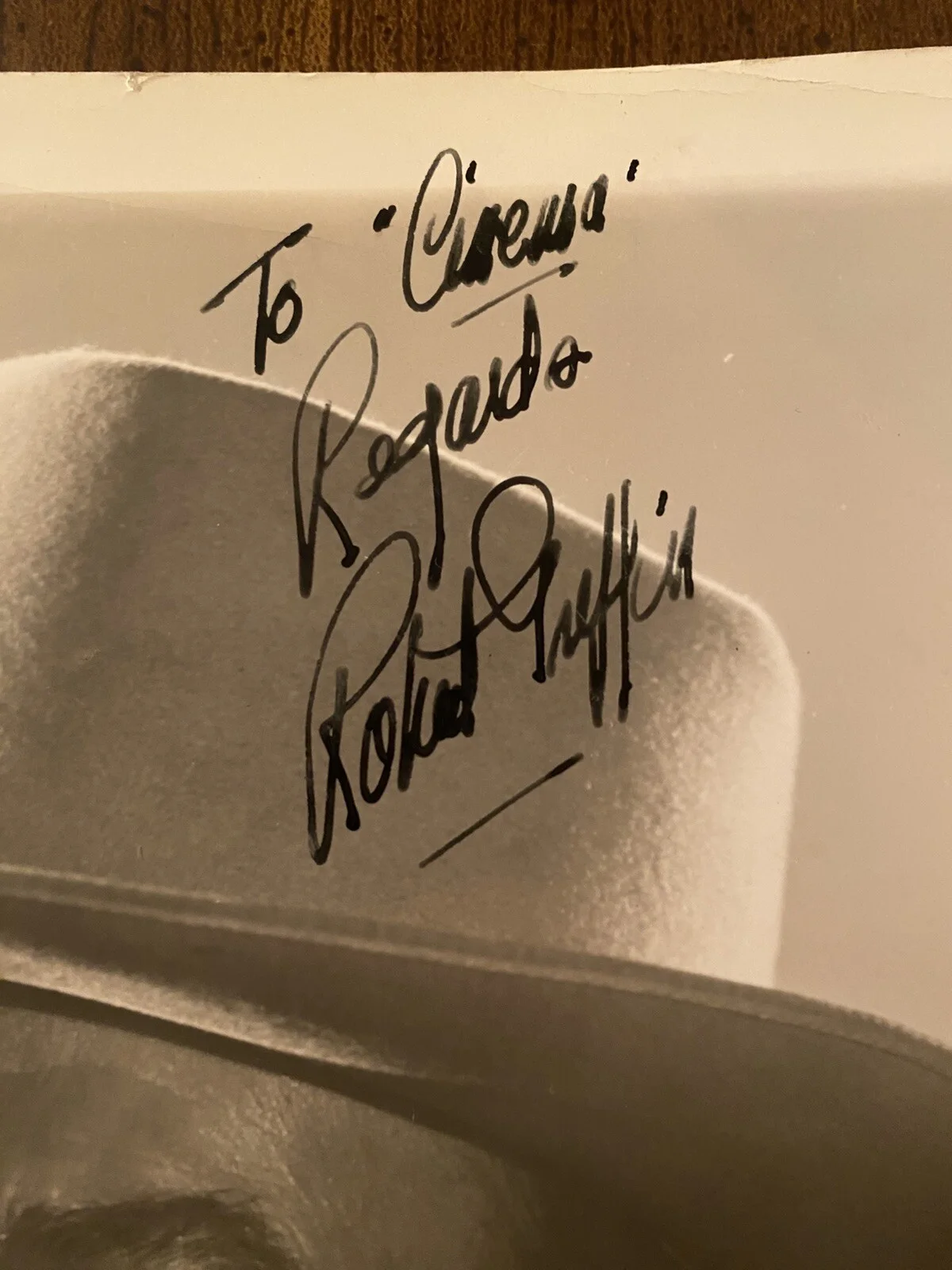 Robert Griffin — Robert Griffin Signed Photo With COA Broken Arrow The Bravados Machine Gun Kelly, image 2