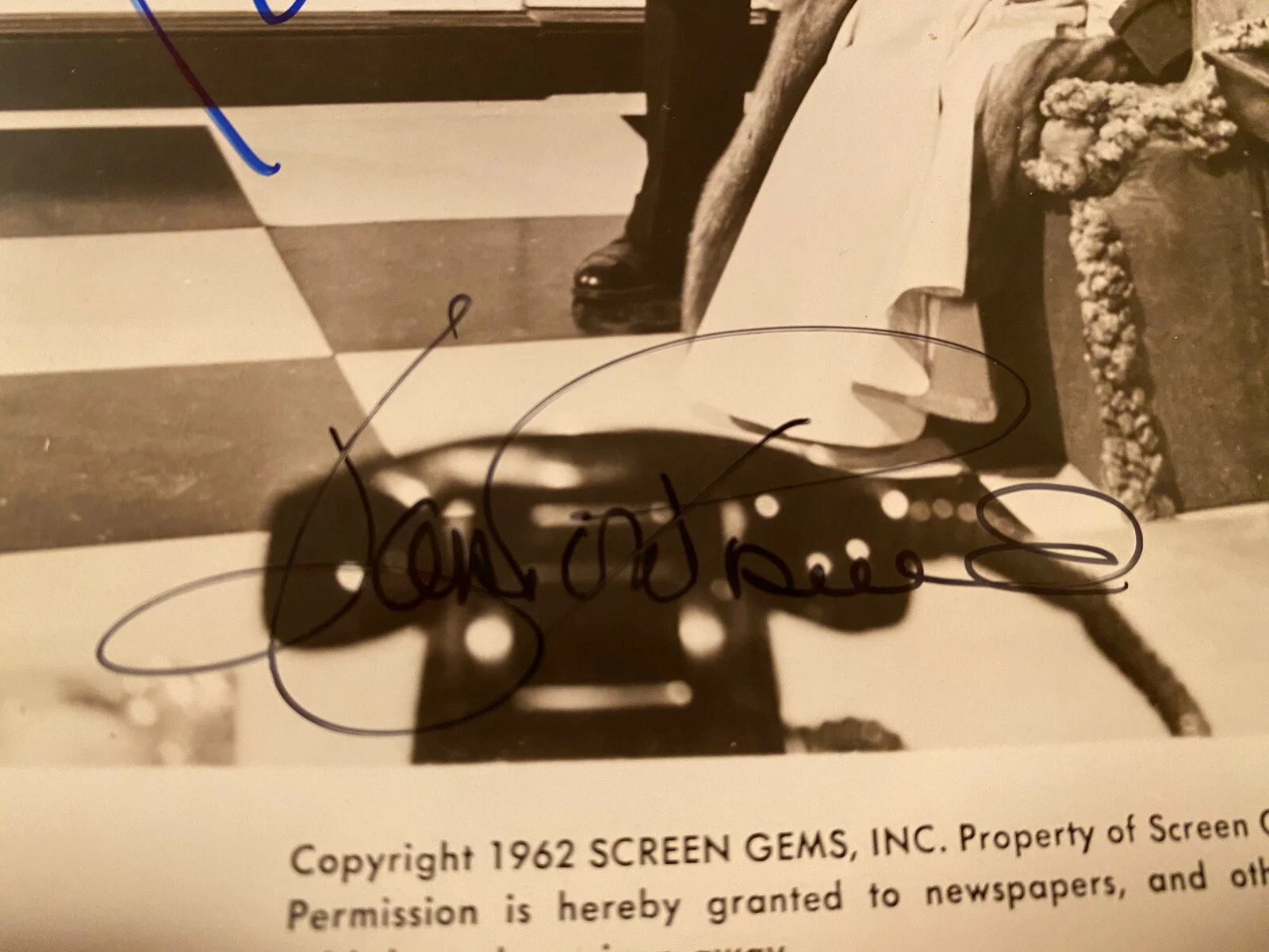 Jimmy Stewart, James Stewart, Joan Fontaine — Jimmy Stewart Joan Fontaine Signed Autographed Photo w/ COA You Gotta Stay Happy, изображение 3