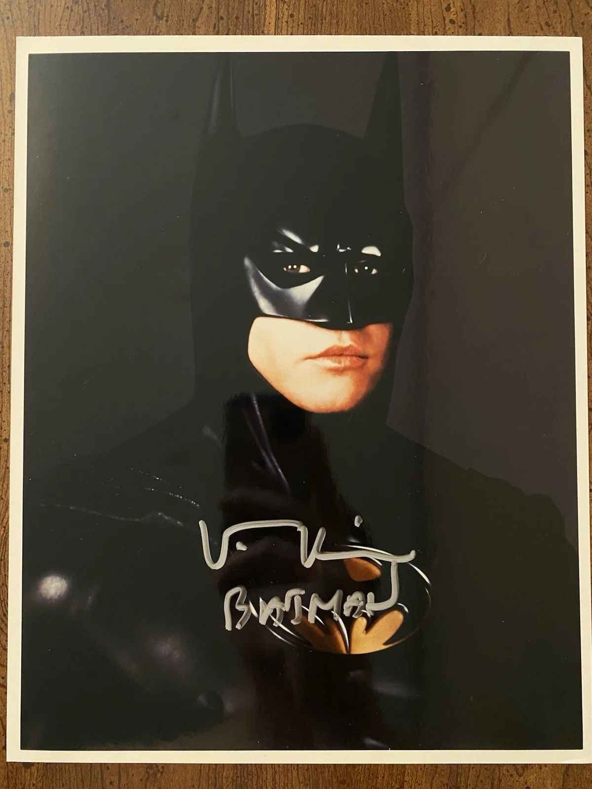 Val Kilmer — Val Kilmer Signed Autographed Photo With COA Batman Forever INSCRIPTION