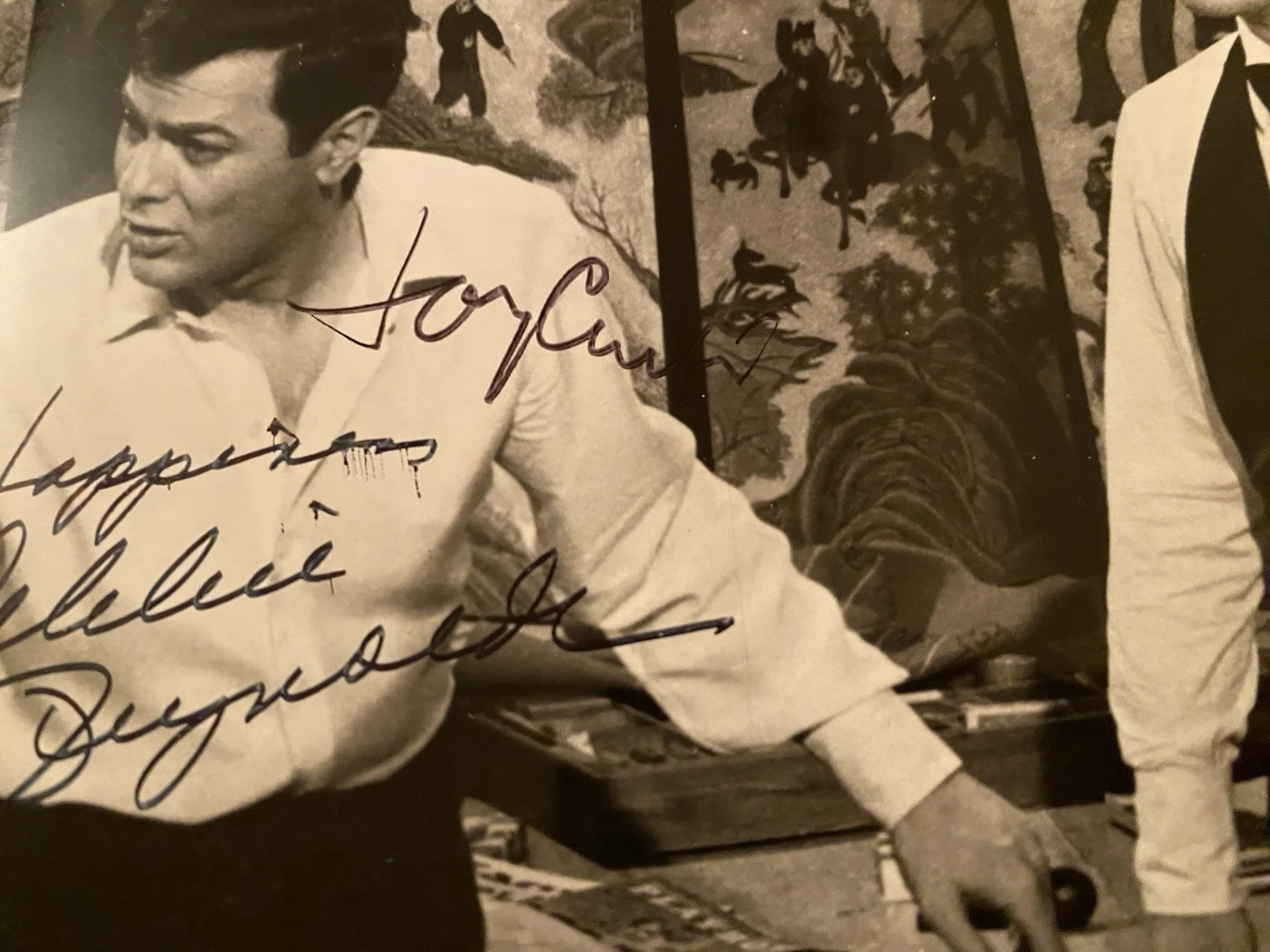 Pat Boone, Debbie Reynolds, Tony Curtis — Goodbye Charlie Cast Signed Autographed Photo w/ COA Pat Boone Debbie Reynolds, image 3