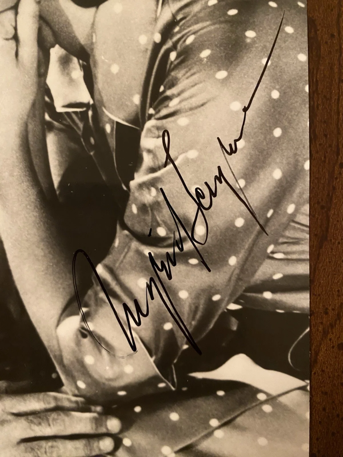 Ingrid Bergman — Ingrid Bergman Signed Autographed 8x10 Photo With COA Notorious Indiscreet RARE, изображение 2