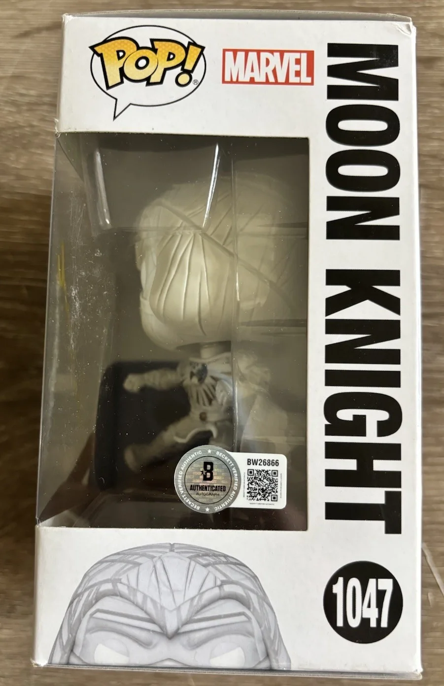 Oscar Isaac — Oscar Isaac Signed Funko Pop 1047 Moon Knight Beckett Authentic Autograph, изображение 2