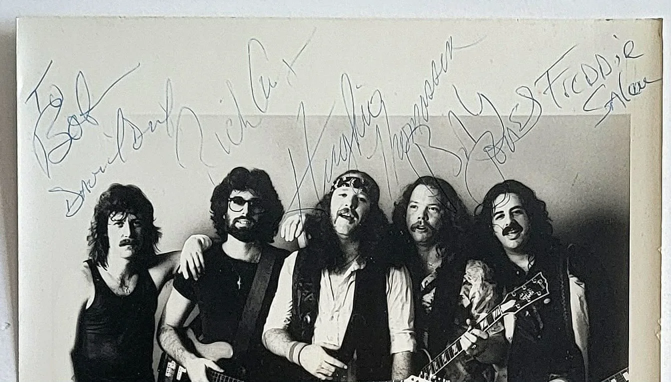 RARE 8x10 Arista Promo Autographed 1981 Press Photo! 5 The Outlaws SIGNED +Pass!, изображение 2