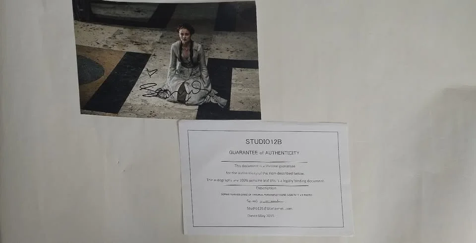 Sophie Turner — Sophie Turner Signed Autographed