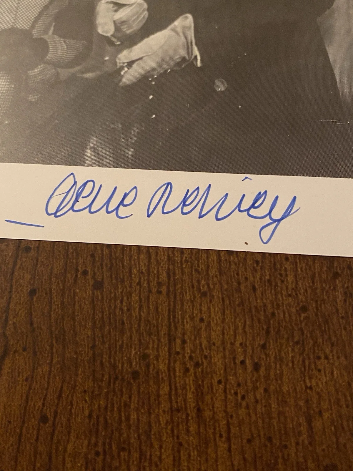 Gene Tierney — Gene Tierney Signed Autographed Photo With COA The Ghost And Mrs Muir, изображение 3