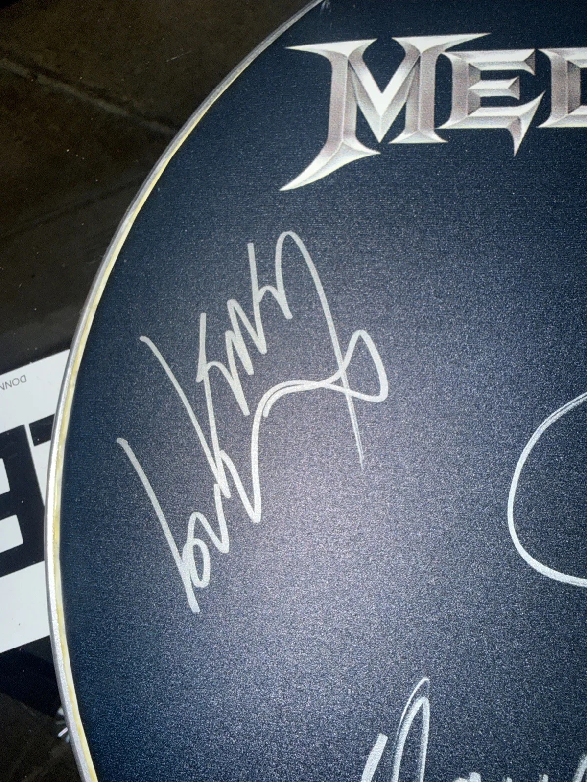 Megadeth SIGNED & STAGE PLAYED Drumhead AUTOGRAPHED Dave Mustaine Dystopia RARE, изображение 4
