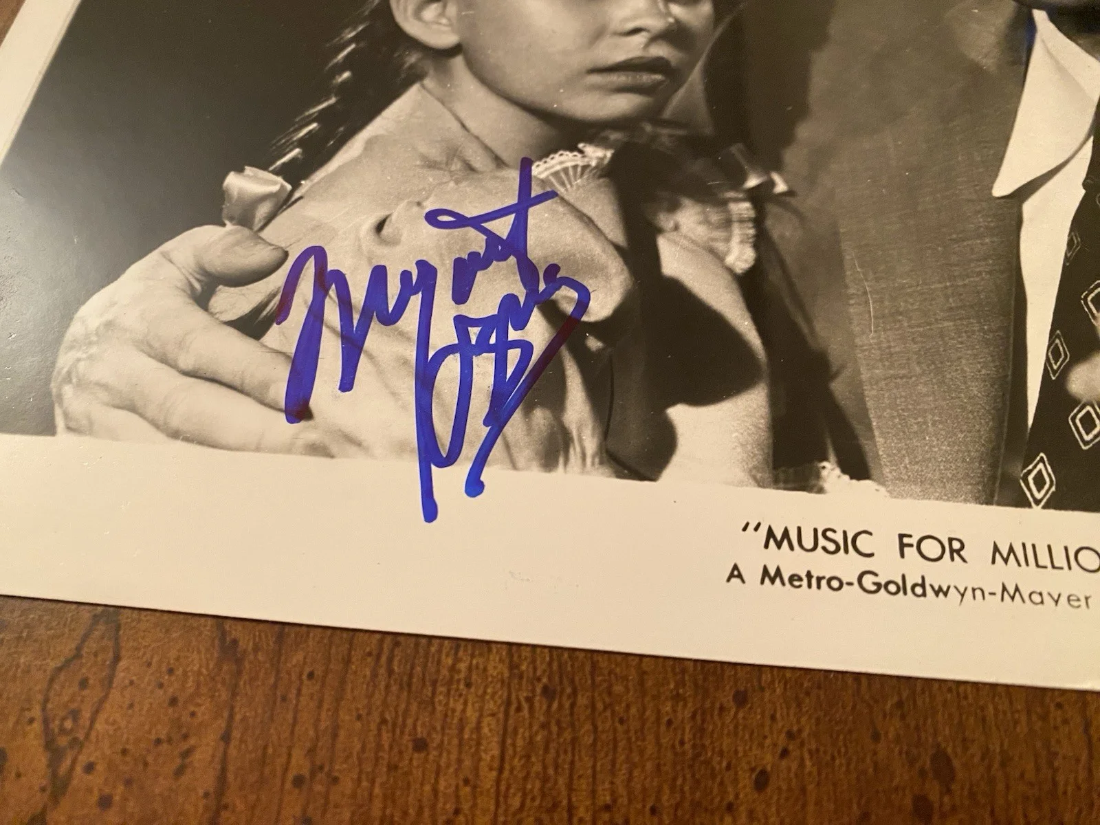 Margaret O’Brien — Margaret O’Brien Signed Autographed Photo With COA Music For Millions NICE, изображение 3