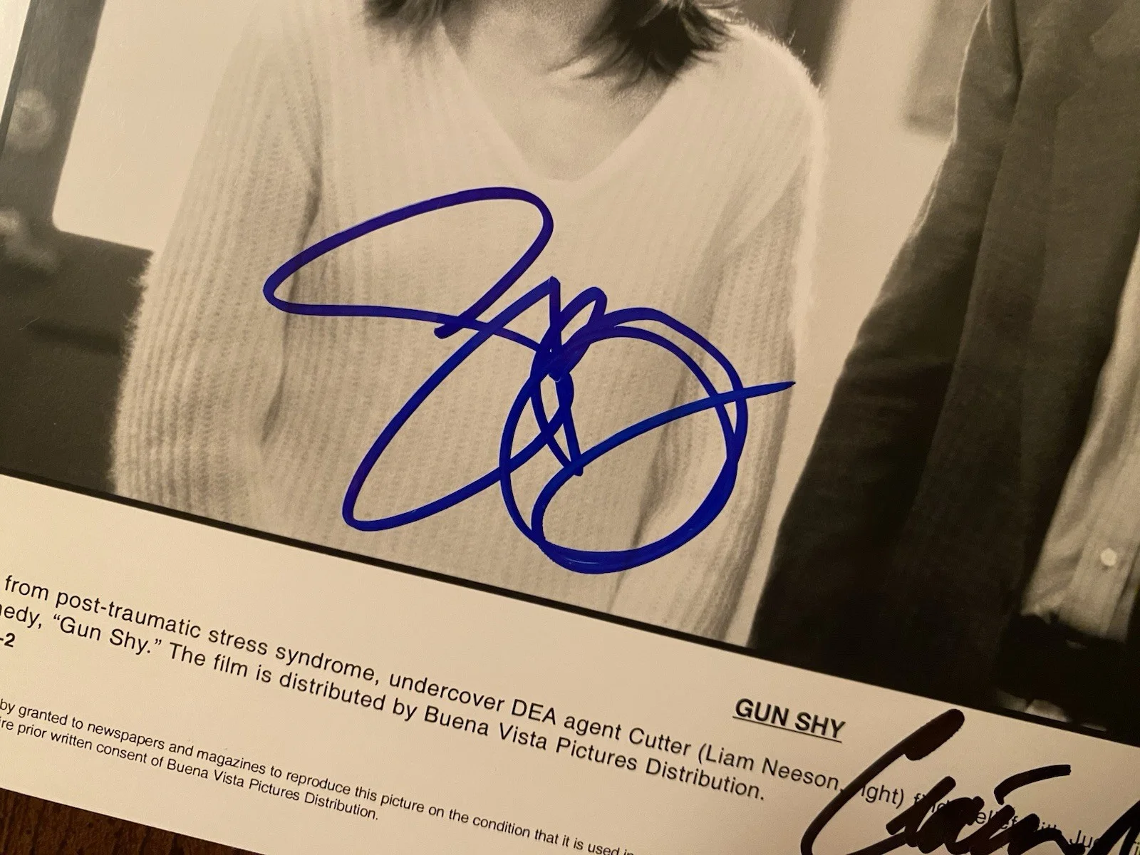 Liam Neeson, Sandra Bullock — Liam Neeson Sandra Bullock Signed Autographed Photo With COA Gun Shy BOTH RARE, изображение 2