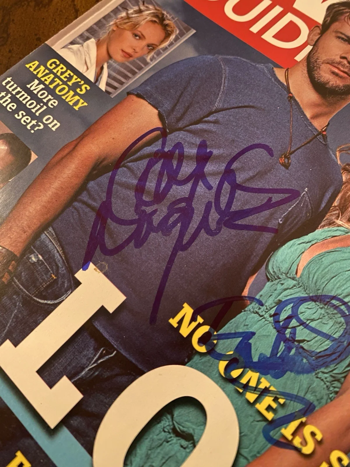 Dominic Monaghan, Emilie De Ravin, Henry Cusick — LOST Cast Signed TV Guide With COA Dominic Monaghan Henry Cusick Emilie De Ravin, image 3