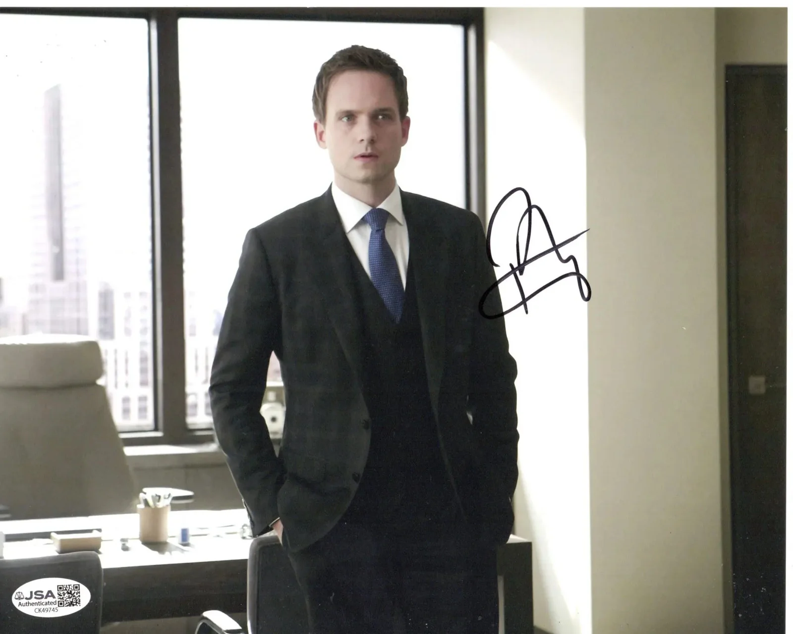 Patrick J. Adams — Patrick J. Adams signed 8x10 Photo Mike Ross - Suits JSA