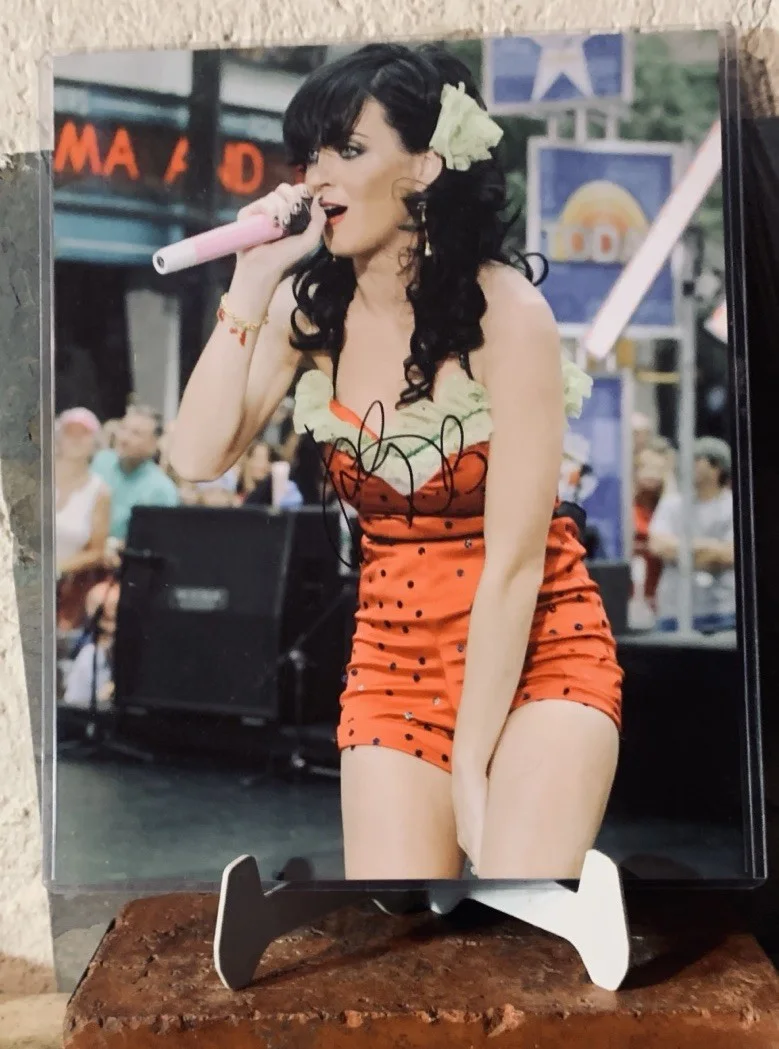 Katy Perry Hand Signed Rare 8x10 Photo Autograph With COA Alpha Memorabilia, изображение 2