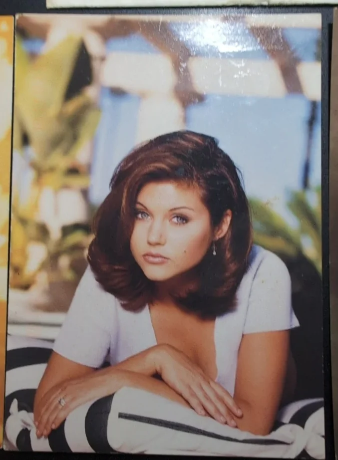 Tiffany Amber Thiessen — Tiffani Amber Thiessen Autographed Photo From Studio Fan Mail with photo lot, image 3