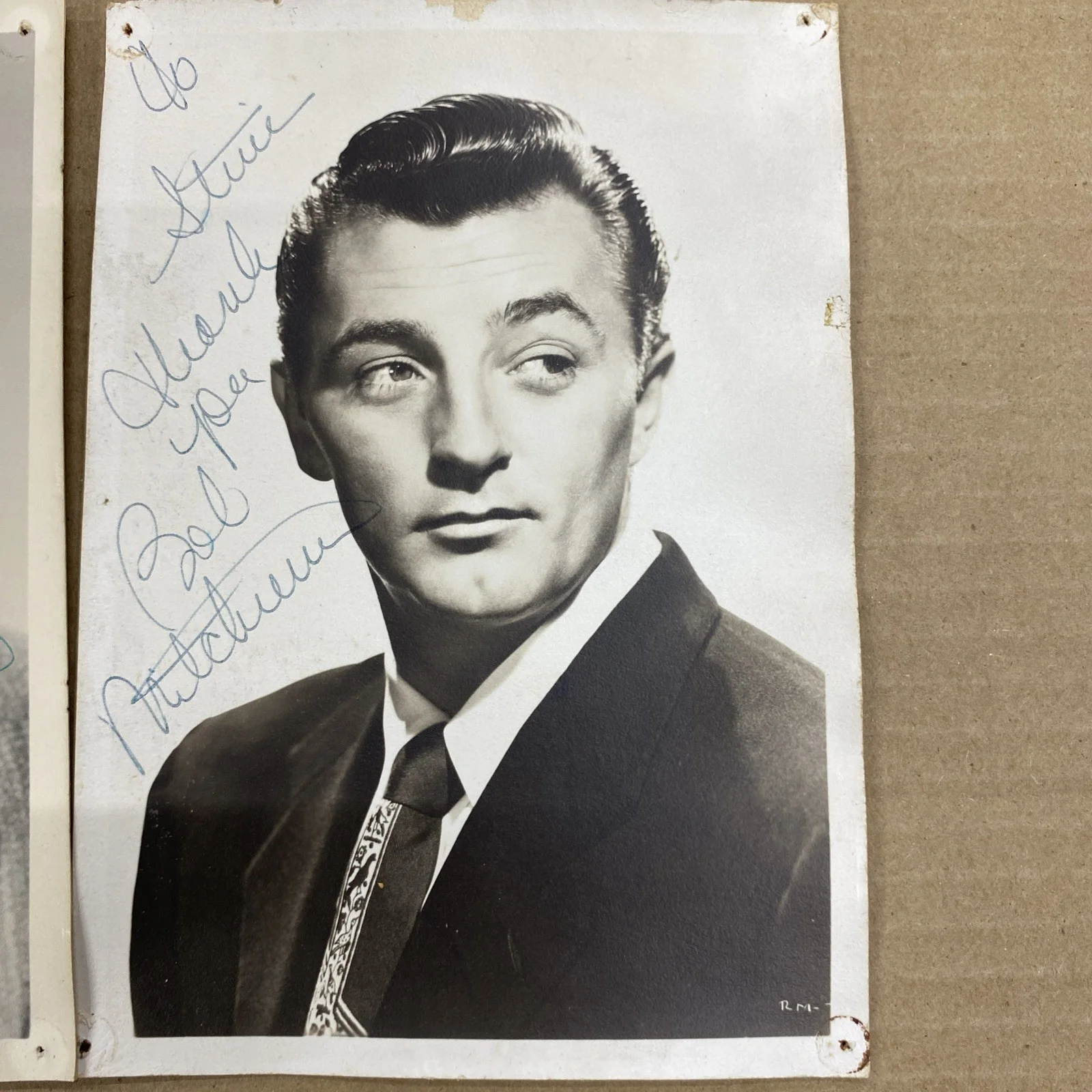 Robert BOB MITCHUM Lot Of 2 5X7 AUTOGRAPHED PHOTO Thunder Road, image 2