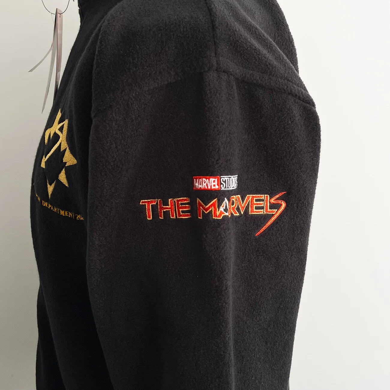 THE MARVELS Cast & Crew Fleece Jacket M Transport Dept Movie Marvel Studios BNWT, image 2