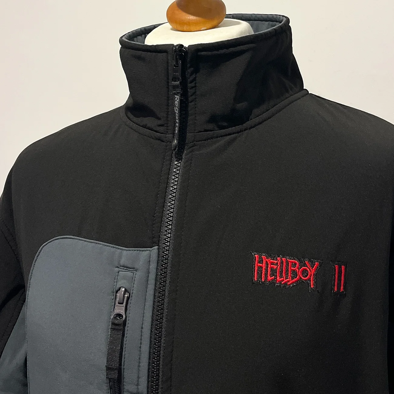 HELLBOY 2 Cast & Crew Jacket M Movie Film Promotional Production Golden Army, изображение 3