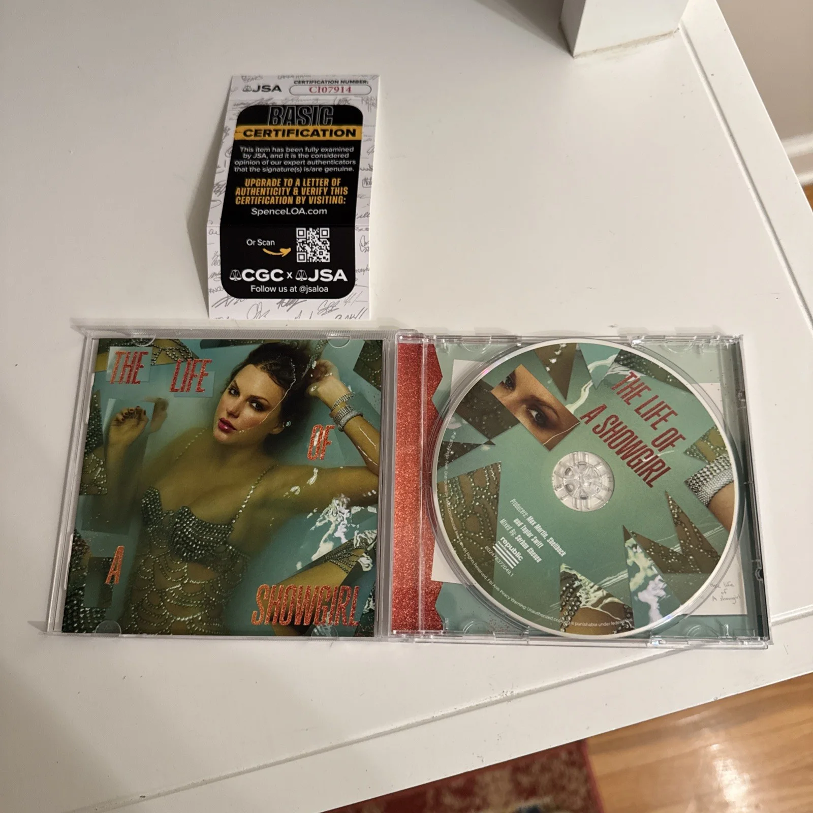 Autographed Taylor Swift Signed The Life Of A Showgirl CD JSA Authenticated Coa, изображение 2