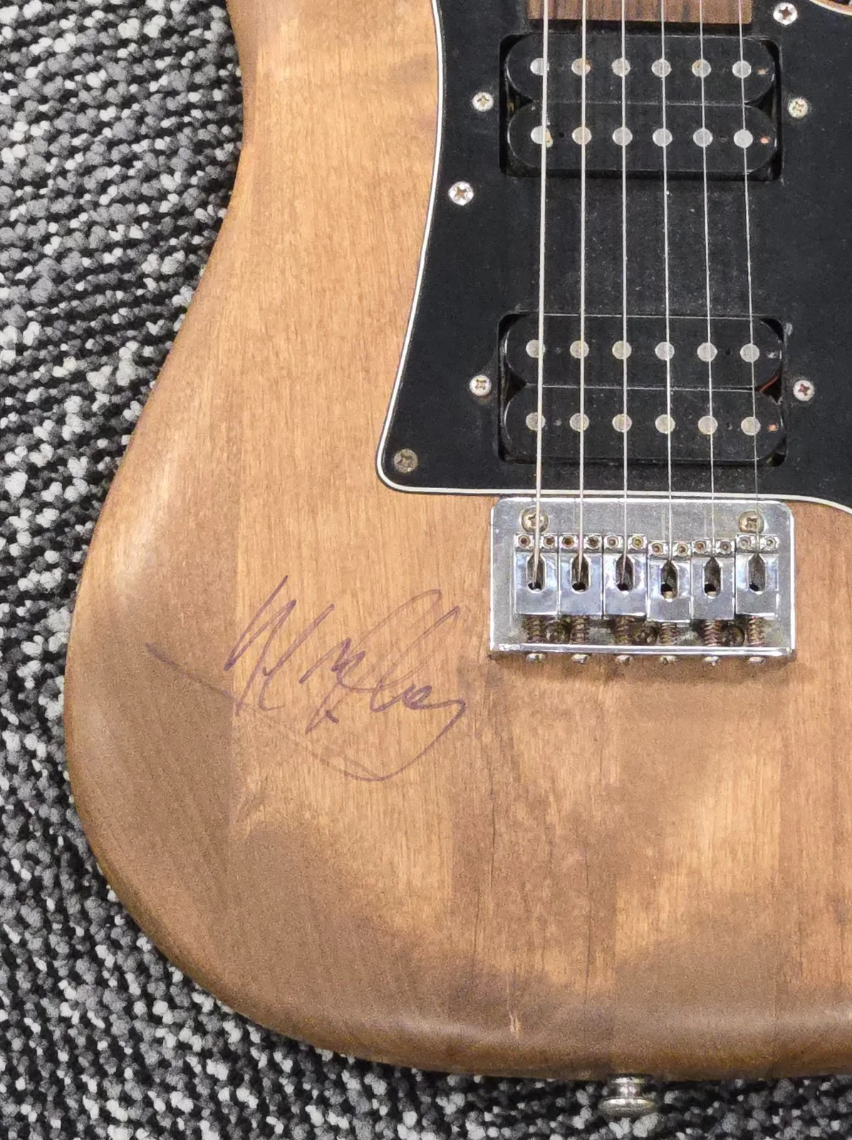 Neal McCoy Signed Full Size Electric Guitar In Person 2019, изображение 2