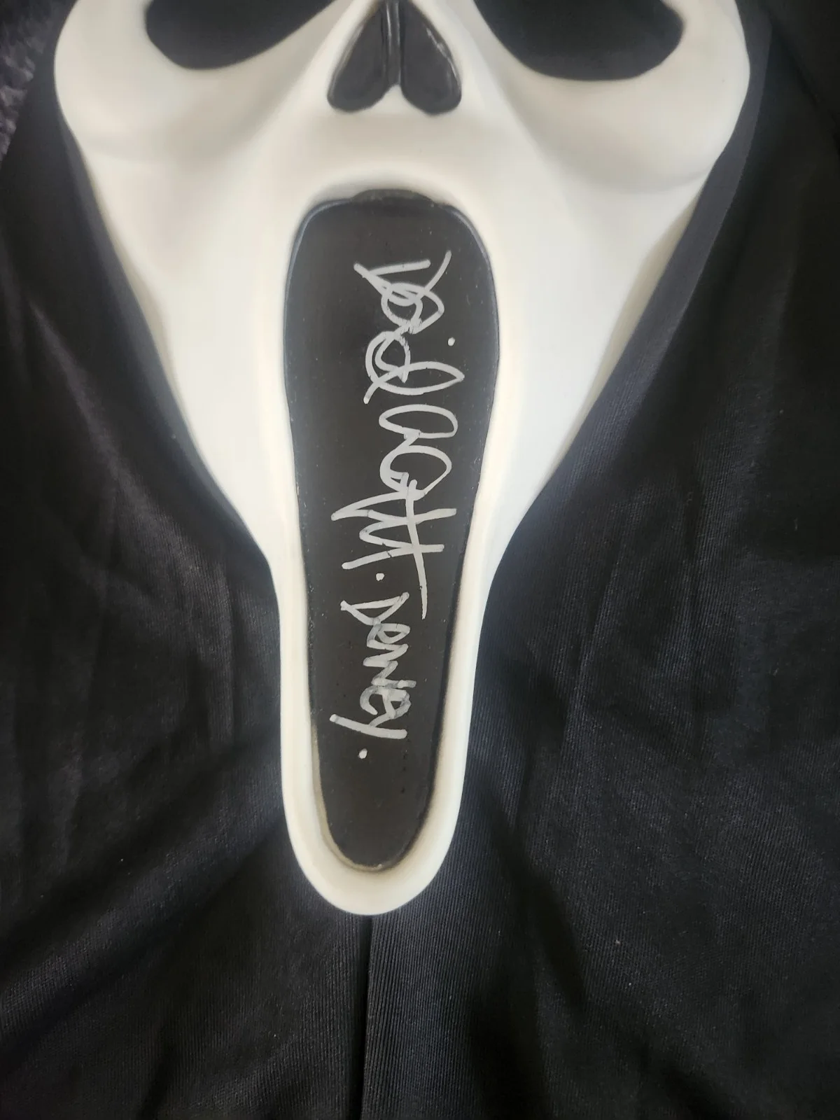 David Arquette — David Arquette Hand Signed Ghostface "ScreamMask" Inscribed "Dewey" / JSA COA, image 2