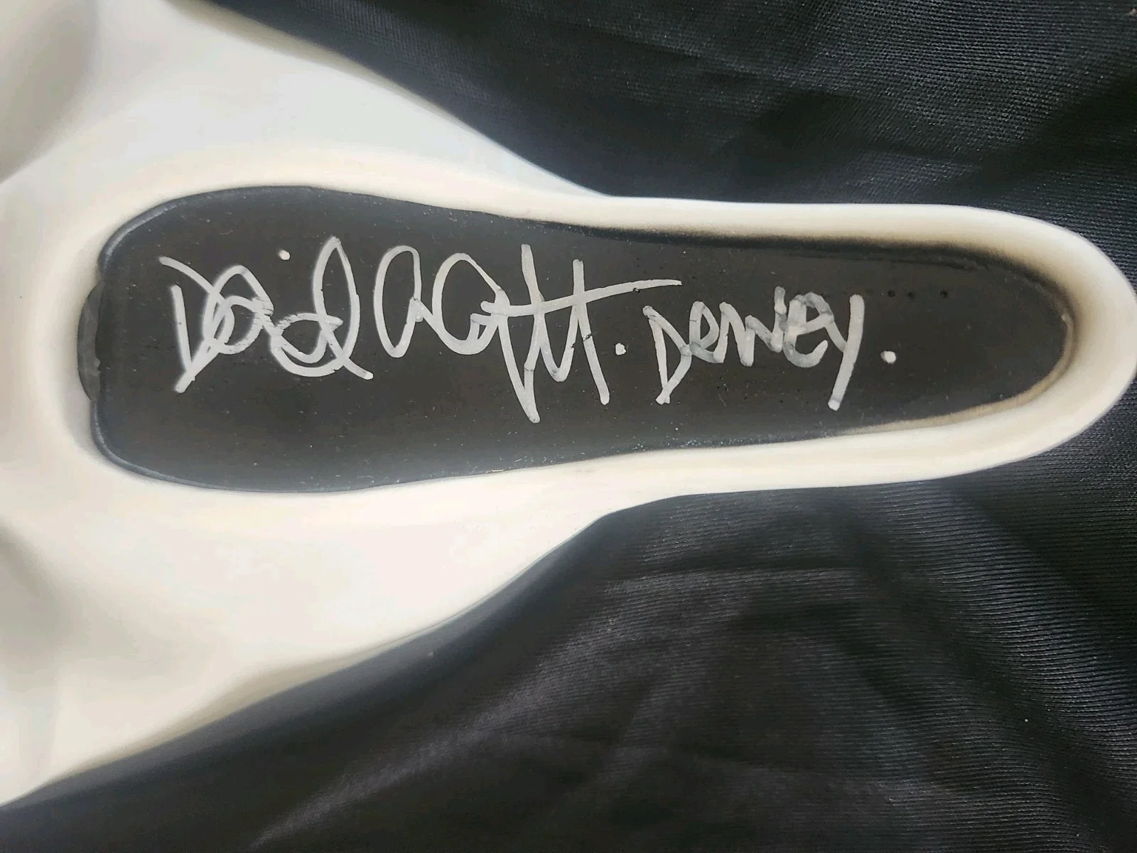 David Arquette — David Arquette Hand Signed Ghostface "ScreamMask" Inscribed "Dewey" / JSA COA, image 3