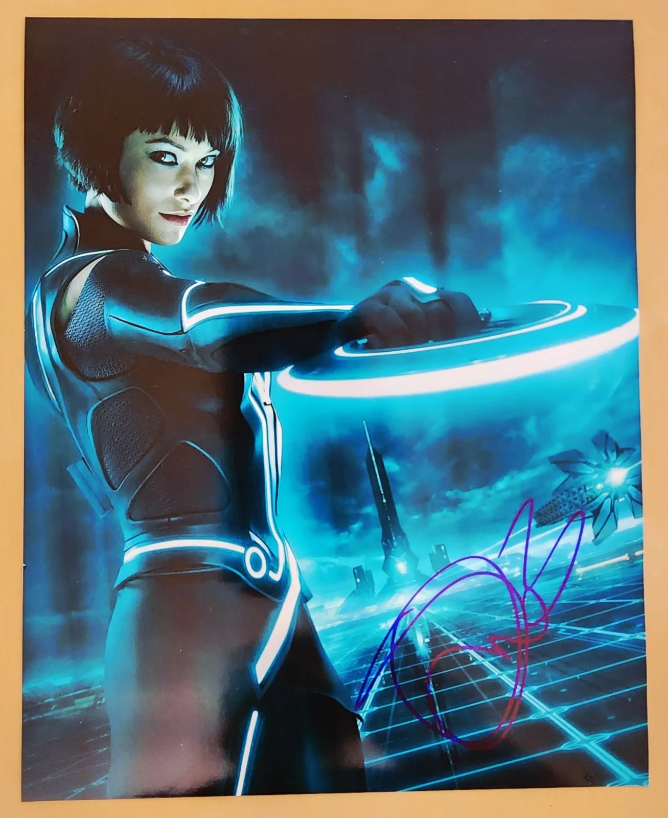 Olivia Wilde Signed Tron 8x10 Photo Actress Director RAD, image 2