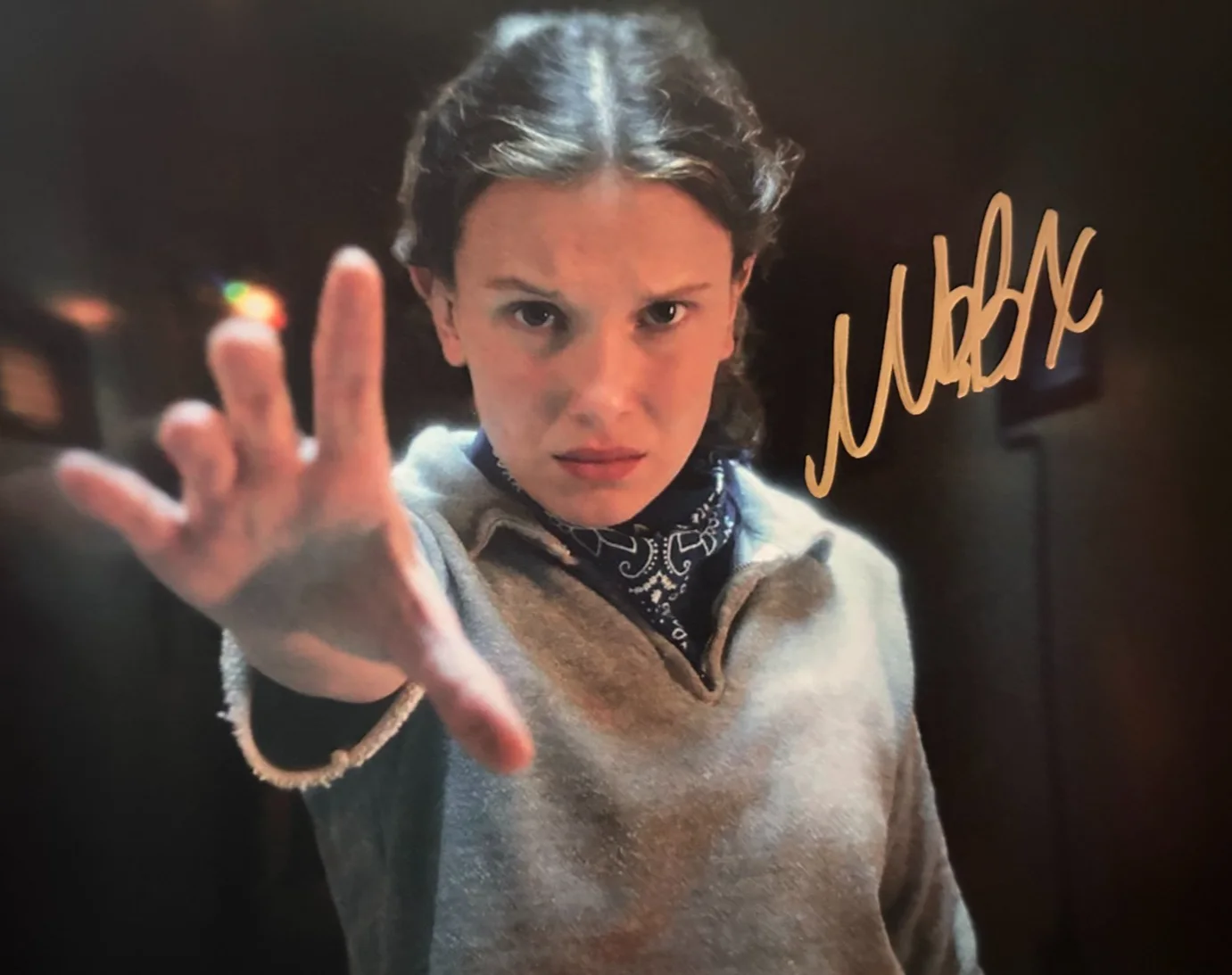 Millie Bobby Brown — Millie Bobby Brown Signed Original 8x10" Authentic Autograph GENUINE w/COA, image 3