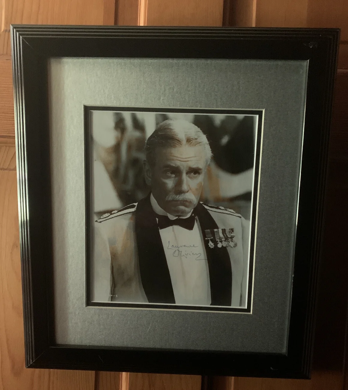 Laurence Olivier — Laurence Olivier Hand-Signed 9” X 7.5” Photo Autograph Framed & Matted, изображение 3