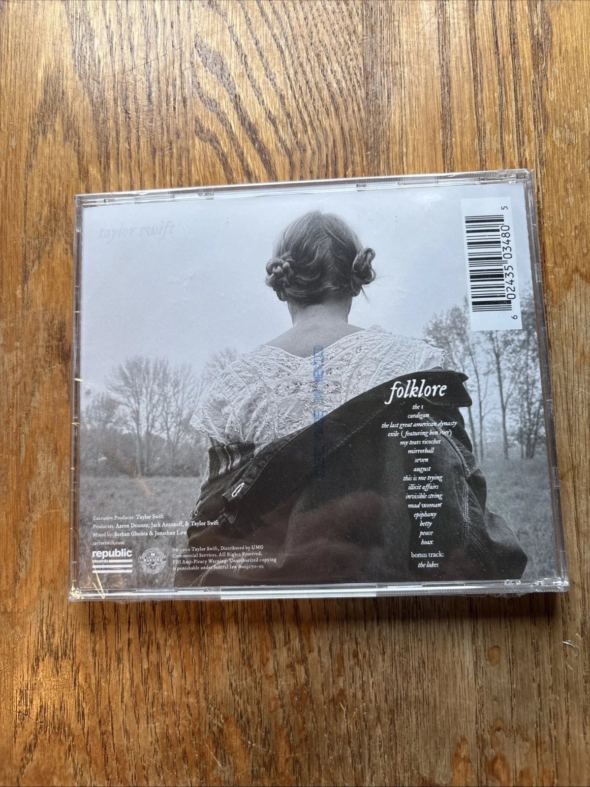 ORIGINAL Taylor Swift Signed Folklore CD Sealed. Great Condition!, image 5