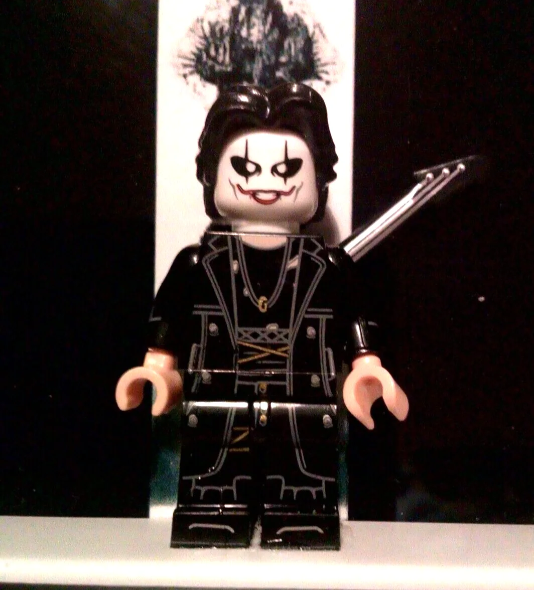 The Crow framed picture with Eric Draven mini figure, image 2