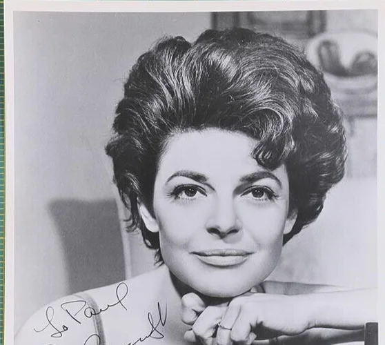 Anne Bancroft SIGNED INSCRIBED PHOTO 8X 10 B/W ACTRES 100 AUTHENTIC *, image 3