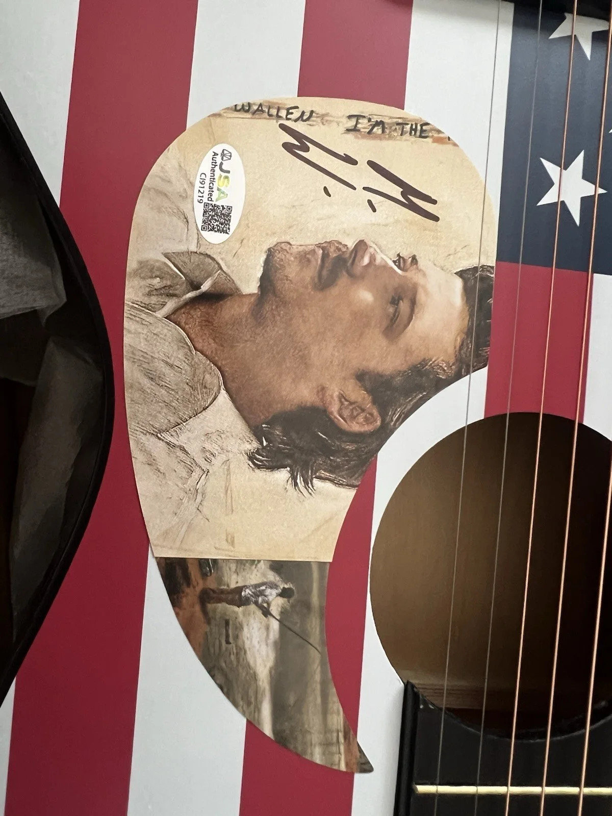 Morgan Wallen Signed USA guitar, image 2