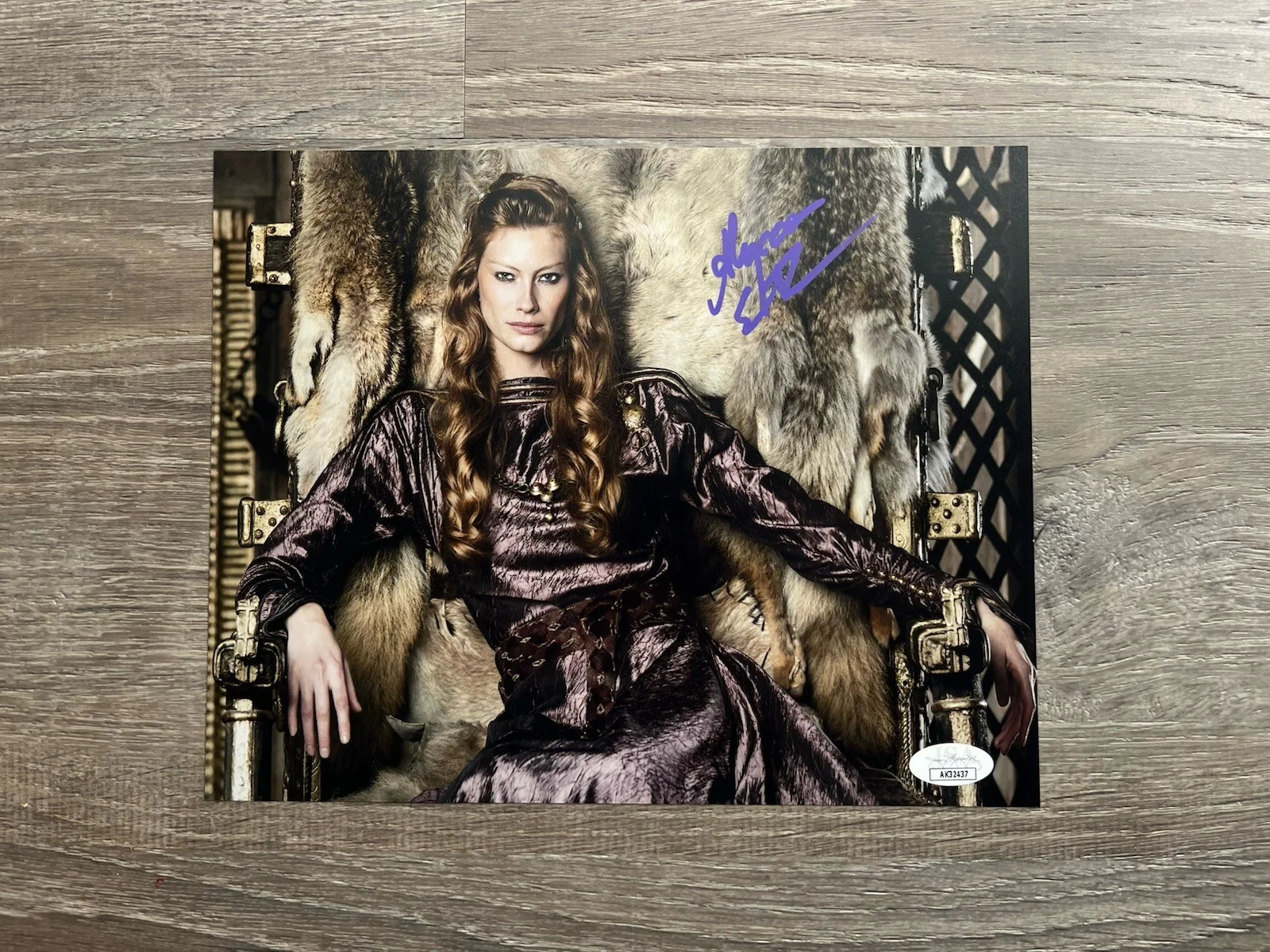Alyssa Sutherland — Alyssa Sutherland Signed Vikings 8x10 Photo Aslaug JSA COA, image 2