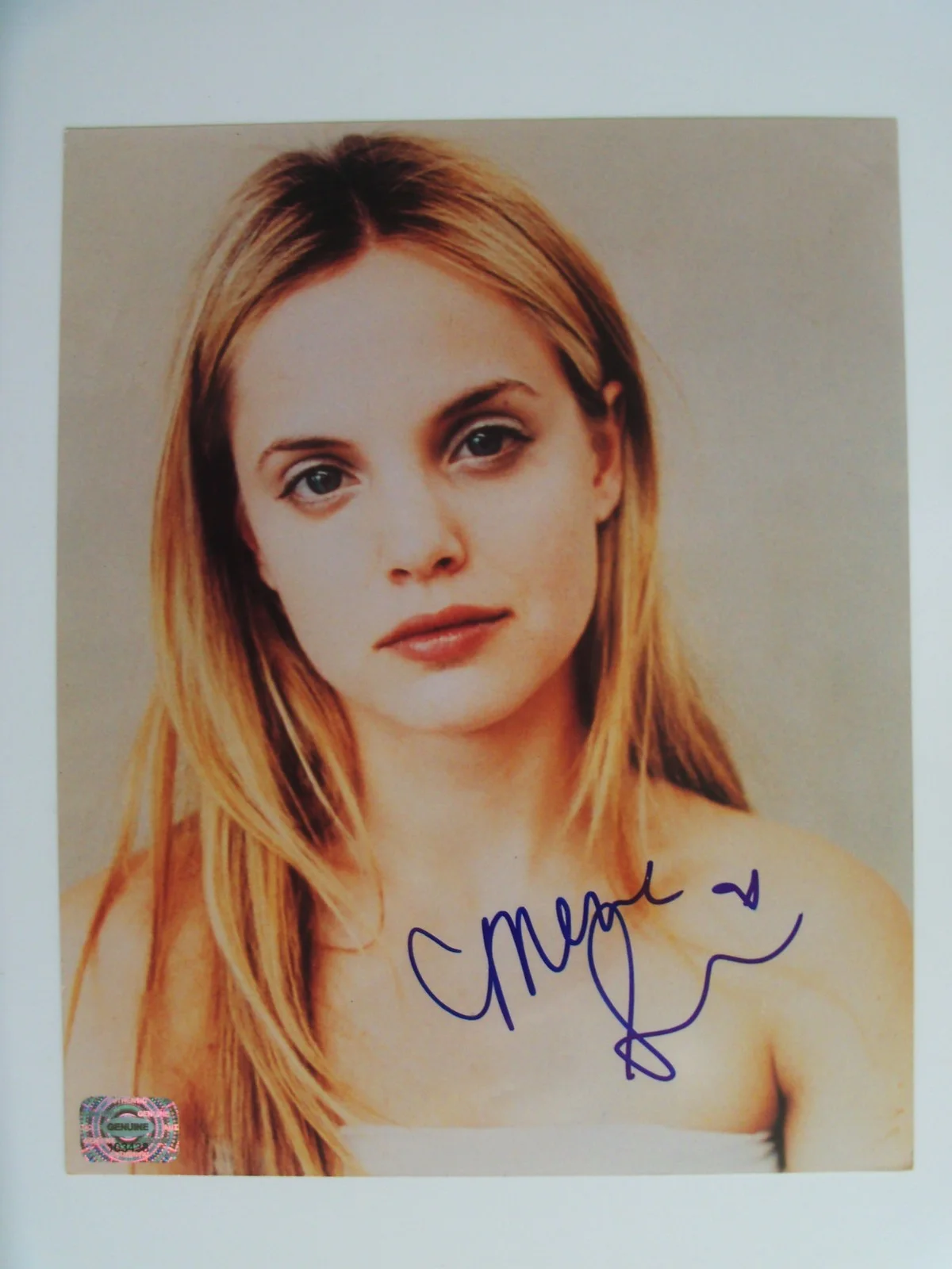 MENA SUVARI — MENA SUVARI Signed Autographed 8X10 Photo W/ Hologram/Serial #, изображение 2