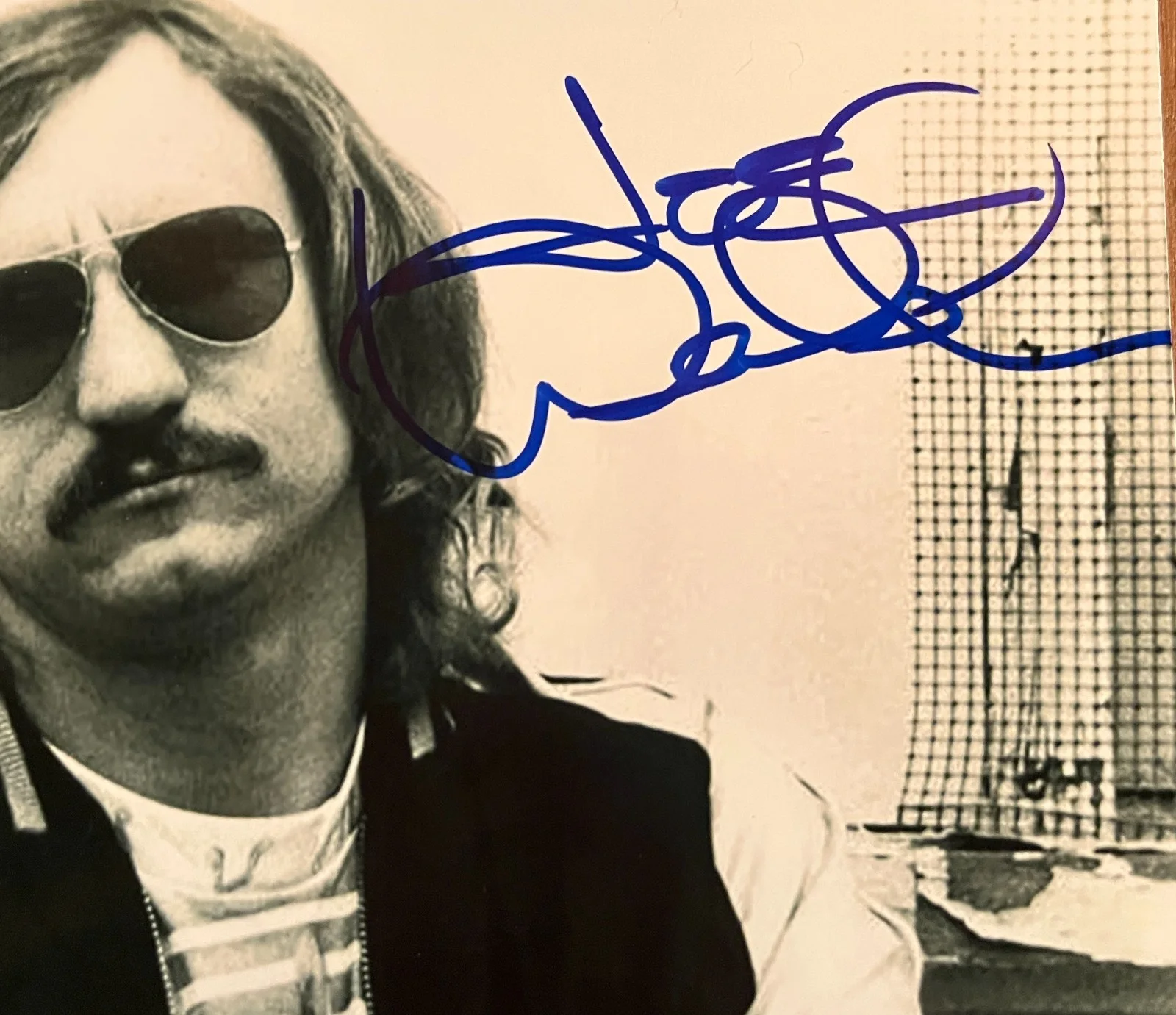 JOE WALSH Signed glossy 8x10 b&w photo, image 2