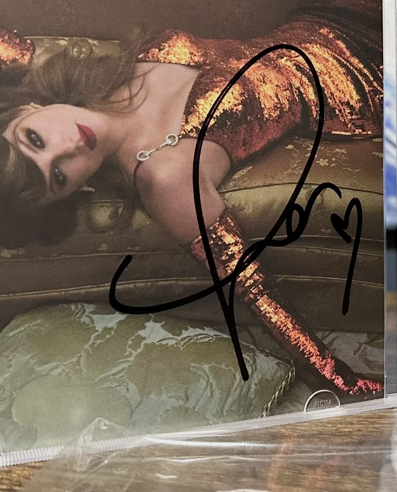 Taylor Swift Life Of A Showgirl CD w/Hand Signed Photo 2, изображение 3