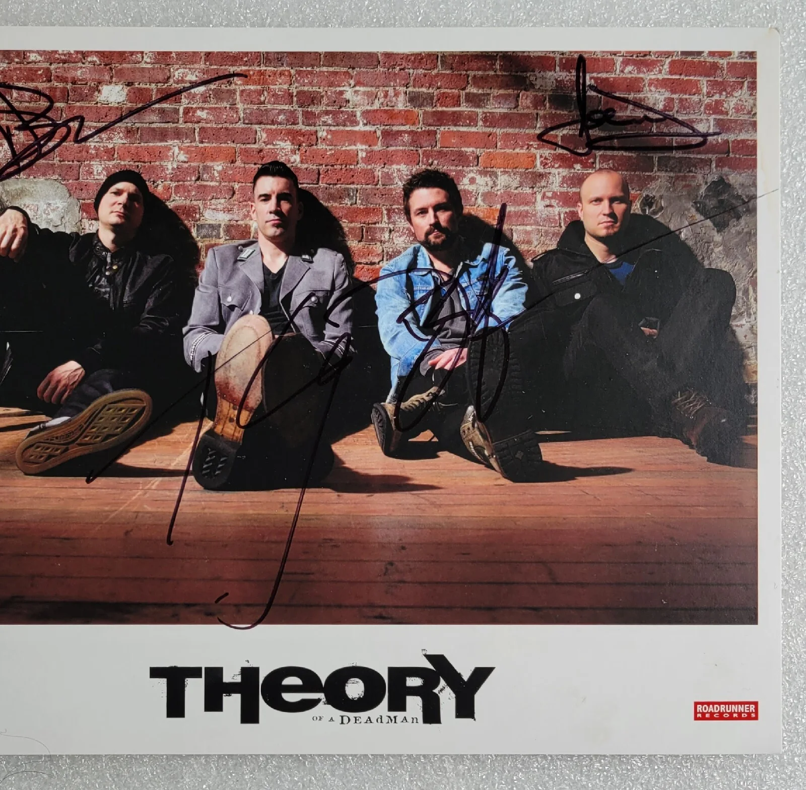 THEORY OF A DEADMAN SIGNED 8X10 PHOTO BECKETT BAS LOA COA MUSIC BAND AUTOGRAPHED, изображение 2
