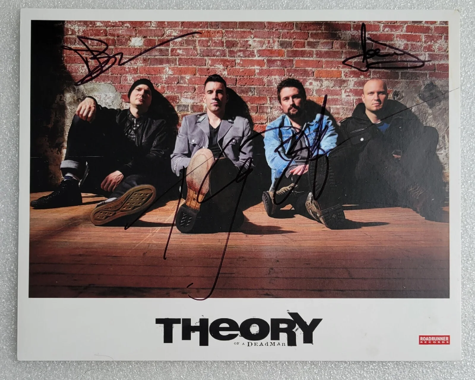 THEORY OF A DEADMAN SIGNED 8X10 PHOTO BECKETT BAS LOA COA MUSIC BAND AUTOGRAPHED, изображение 3
