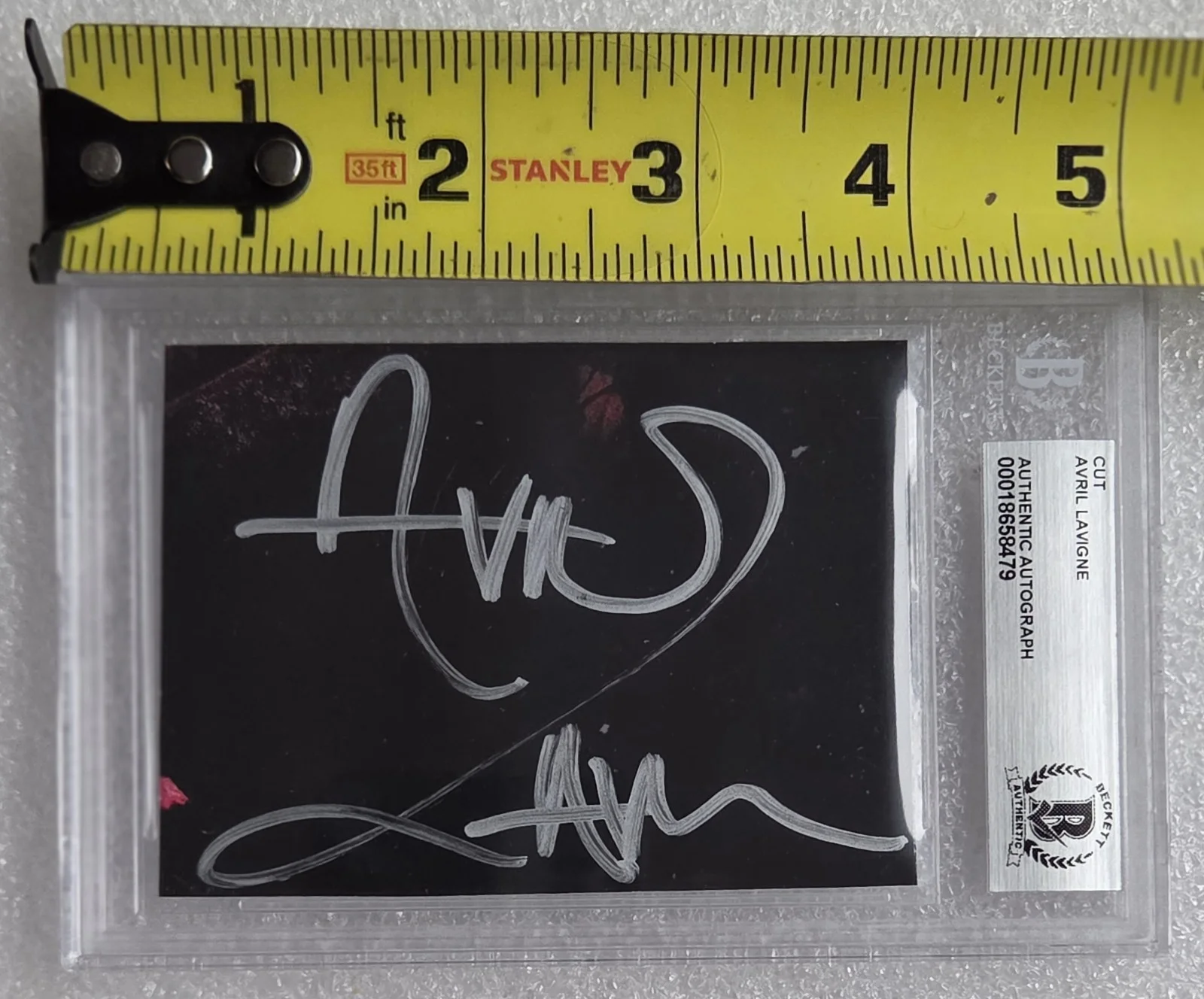 AVRIL LAVIGNE SIGNED BECKETT BAS COA CUT AUTOGRAPHED MUSIC SLABBED PRESENT GIFT, изображение 3