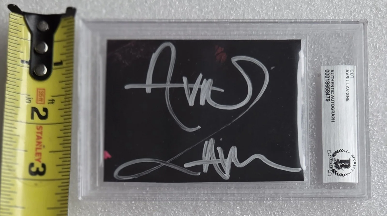 AVRIL LAVIGNE SIGNED BECKETT BAS COA CUT AUTOGRAPHED MUSIC SLABBED PRESENT GIFT, изображение 4