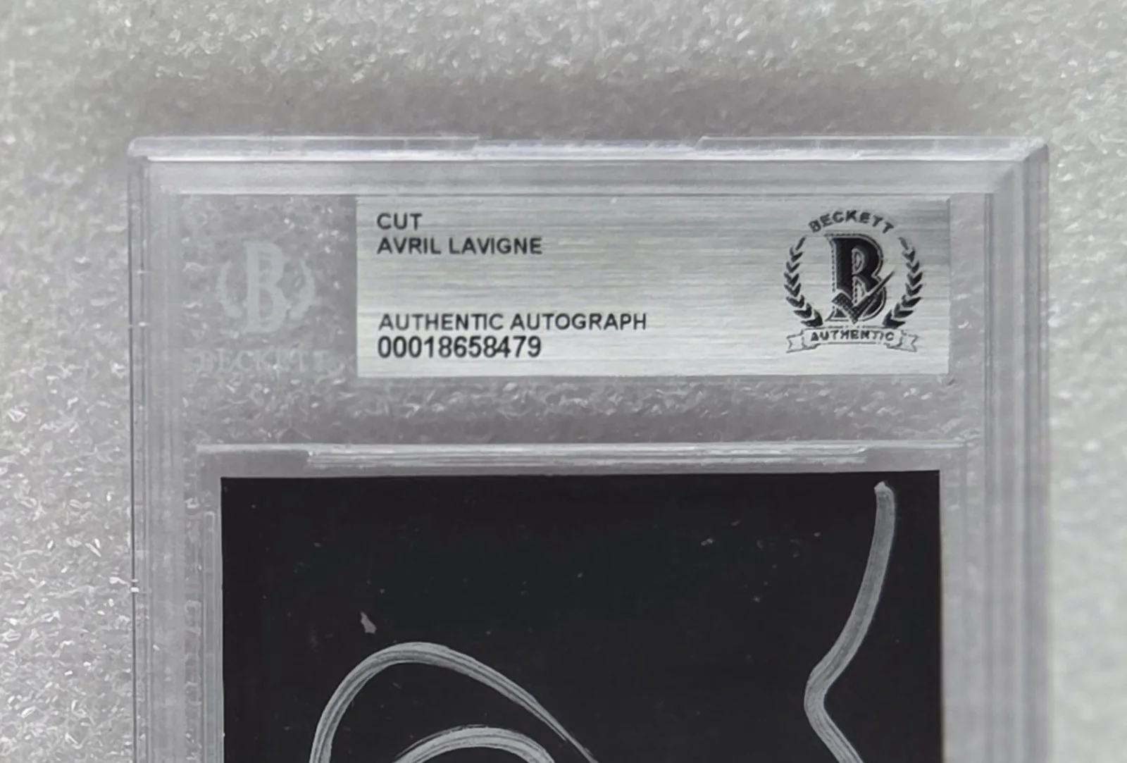 AVRIL LAVIGNE SIGNED BECKETT BAS COA CUT AUTOGRAPHED MUSIC SLABBED PRESENT GIFT, изображение 5