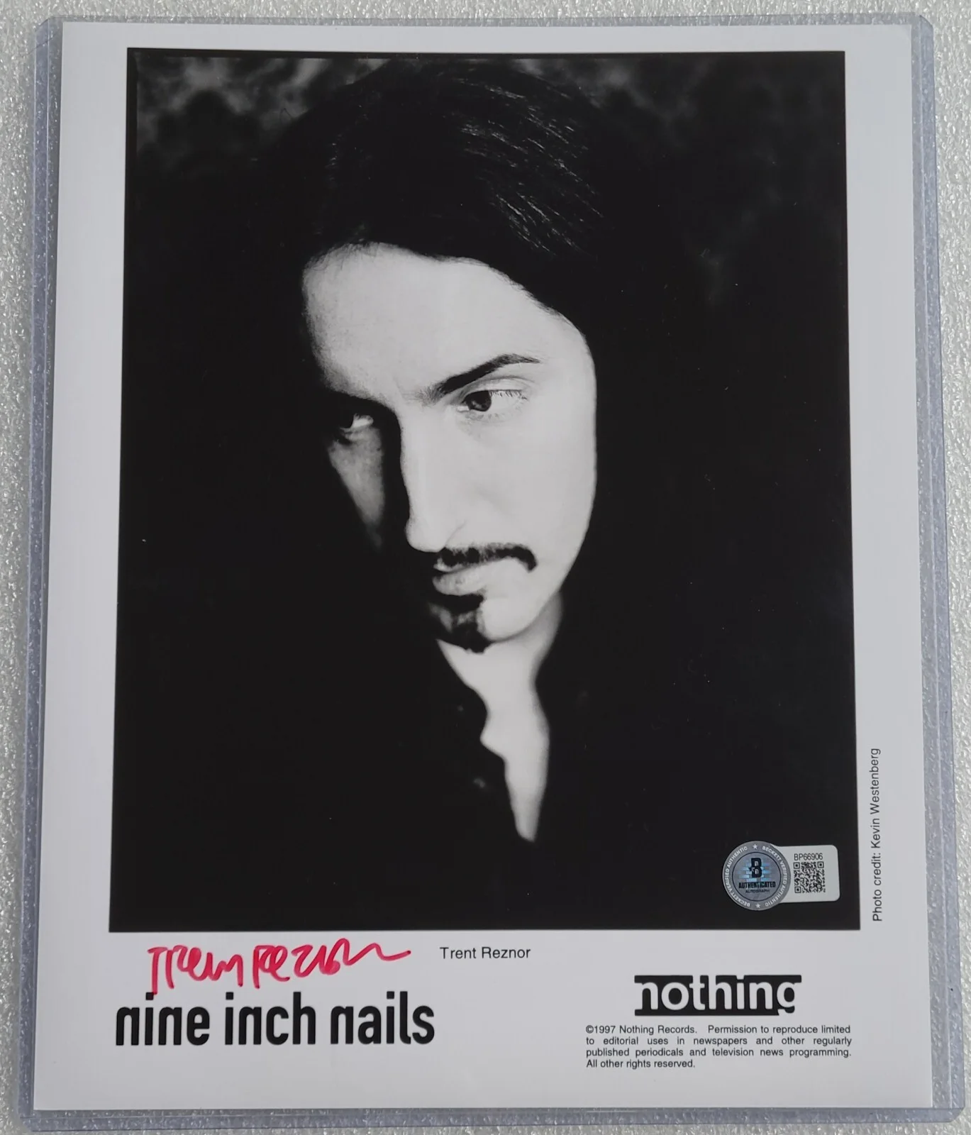 TRENT REZNOR 8X10 PHOTO SIGNED BECKETT BAS COA AUTOGRAPHED NIN NINE INCH NAILS, изображение 2